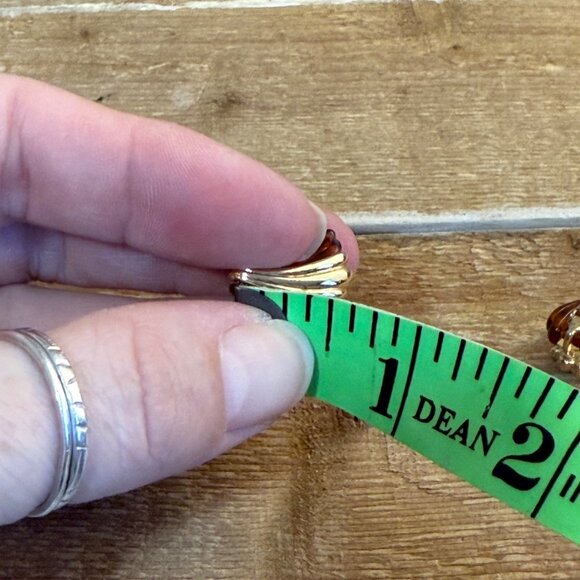 Vintage 70's Avon Tortoise & Gold Toned Clip On Earrings - Picture 5 of 5